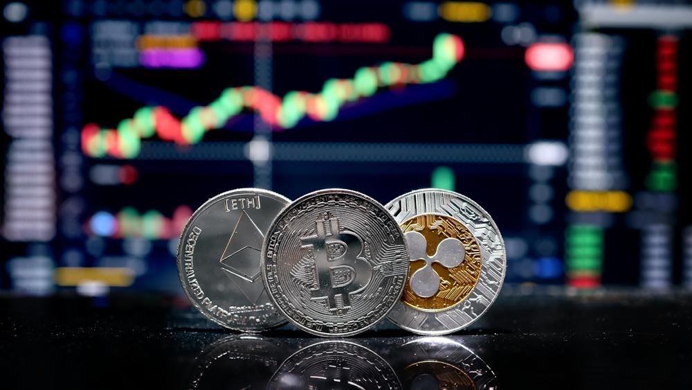 비트코인 급락, 2.7조 고래 매도에 청산 1천억원… ETH XRP SOL 시장 동향은