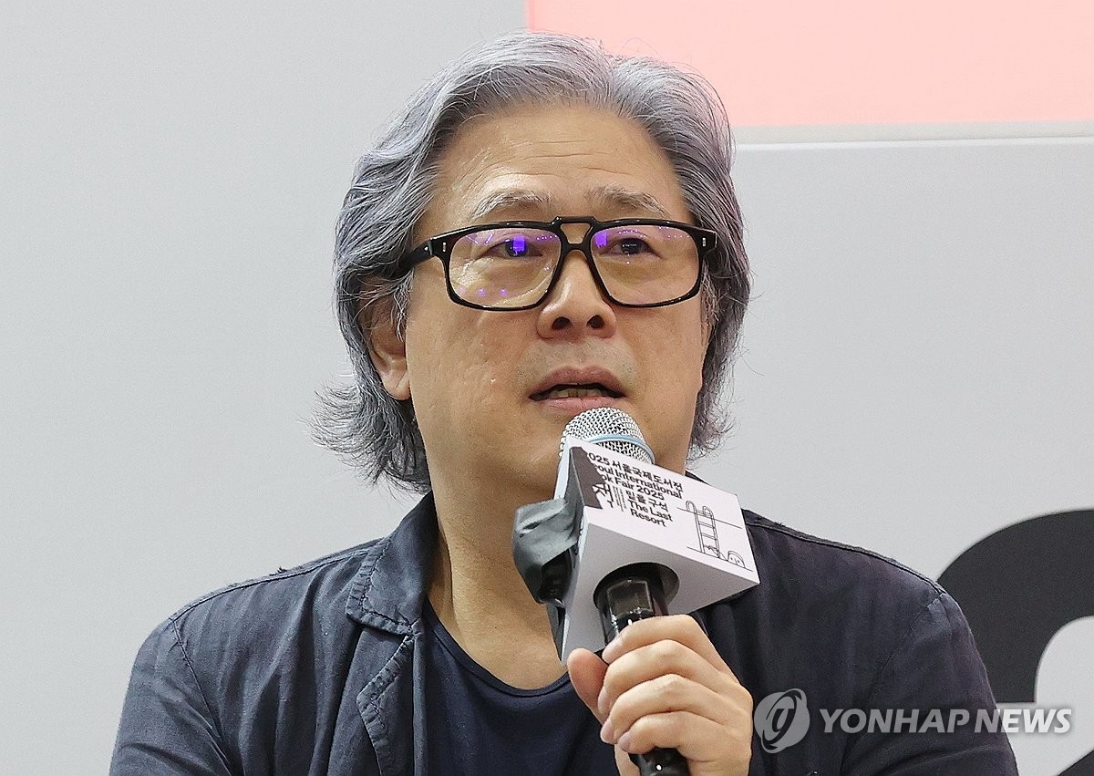 박찬욱 감독, 美작가조합(WGA) 제명…파업 중 ‘동조자’ 집필이 발단