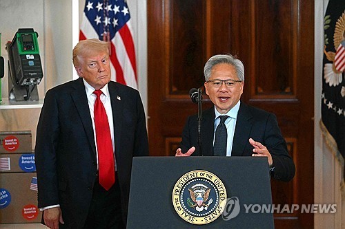 美,엔비디아에 中 AI칩 추가허용 시사…삼성 HBM3E공급 빨라지나