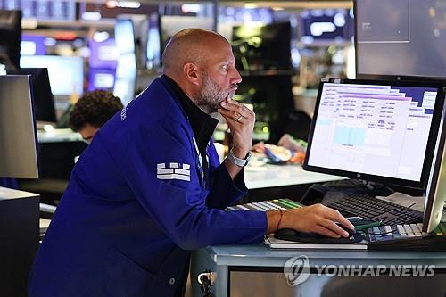 뉴욕증시, 반도체 고율 관세 관측에 투매…혼조 마감