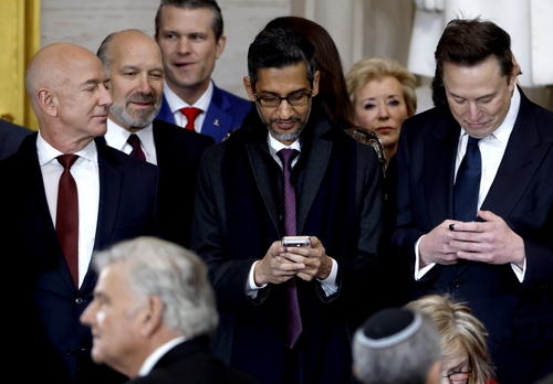 머스크-베이조스, 이번엔 ‘우주 주유소’ 기술 경쟁