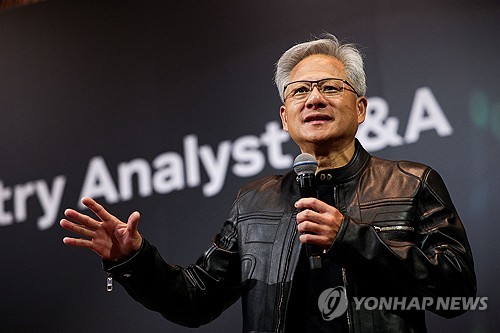 미중 사이에 낀 엔비디아…실적 발표 앞두고 젠슨 황 입에 쏠린 눈