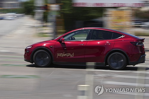 美 교통당국, 테슬라 조사…”자율주행 사고 보고 수개월씩 지연”