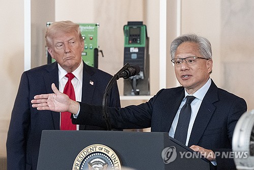 중국 수출 허가 대가로…”엔비디아, 매출 15% 미 정부에 내기로”