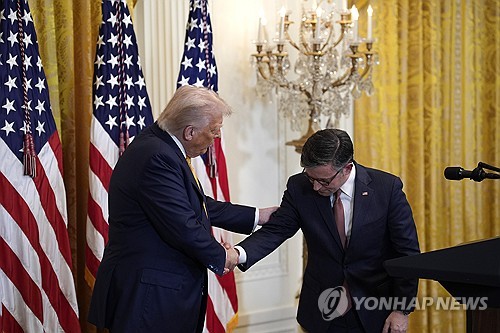지역구에선 관세 아우성인데…트럼프 눈치보는 공화당 의원들