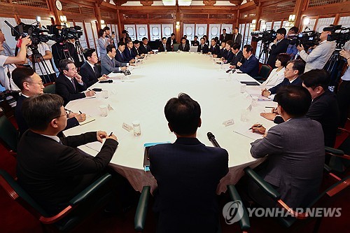 [속보] 당정 “한미협상 관세 취약업종 피해 완화 정책·예산 지원”