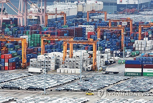 美 관세 타결·소비쿠폰에…기업 체감경기 석 달 만에 개선