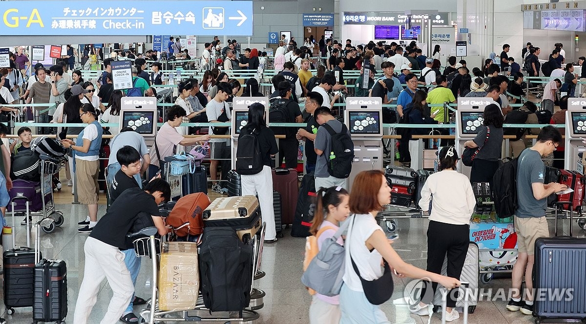해외여행 필수템 ‘데이터’…로밍·유심·이심, 뭐가 최선일까?