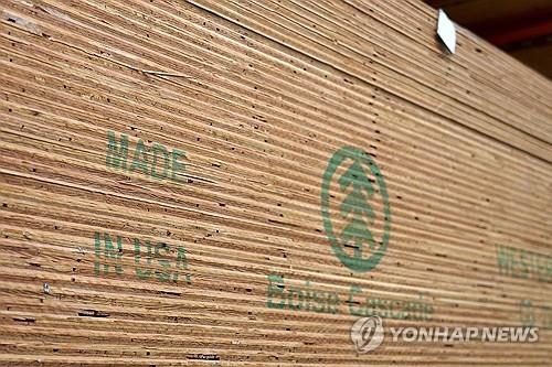 美 목재값 한달새 25%↓…관세 불확실성에 수요 둔화 우려