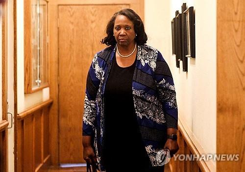 리사 쿡 연준이사 직위 유지하나…’사기의혹 반박’ 문서 나와