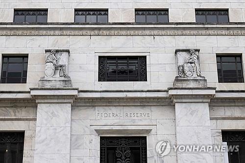 연준 ‘비둘기파’ 굴스비, 빠른 속도 금리인하 경계