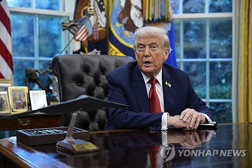 트럼프 “10월 1일부터 외국산 대형트럭에 25% 관세 부과”