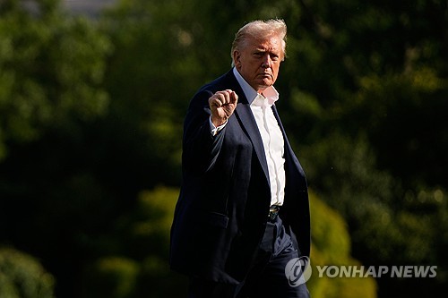트럼프 “미국 밖에서 만든 모든 영화에 100% 관세 부과”