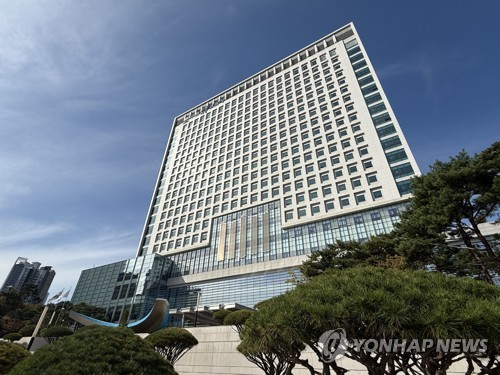 검찰, 코인 업자에 수뢰 혐의 현직 경찰서장 등 압수수색