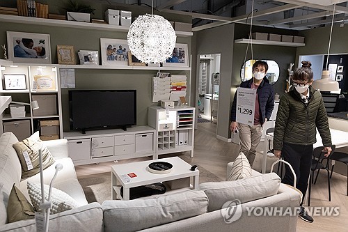 美, 10월14일부터 목재 10% 관세…주방찬장·화장대·소파는 25%