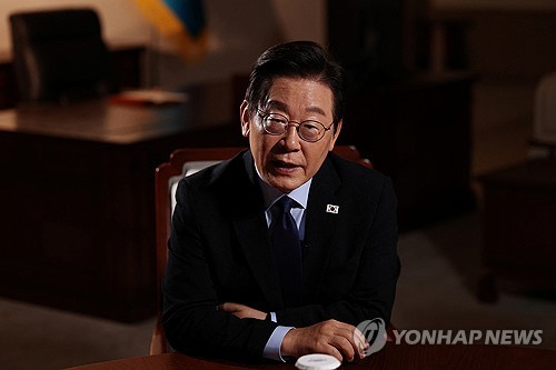 李대통령 “관세, 조속해결…통화스와프 없이 美요구 수용시 금융위기”