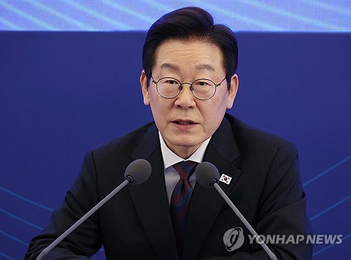 [속보] 李대통령 “관세협상 외환시장 불안 우려…상업적 합리성 보장해야”