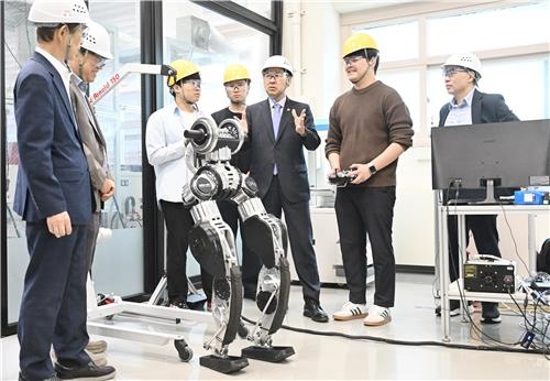 정부, 제조업 AI 전환에 10조 ‘통 큰 투자’…2030년 도입률 40%로