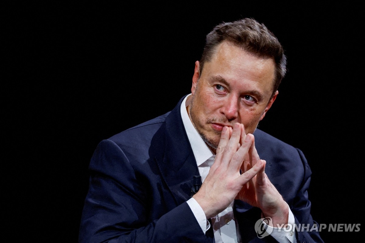 일론 머스크, 테슬라 주식 10억 달러어치 ‘통큰 매입’… 주가 8개월 만에 400달러 돌파
