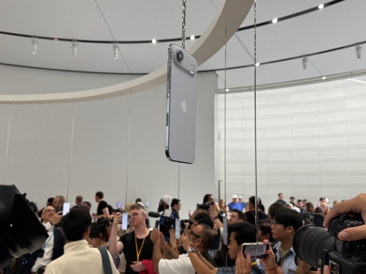 애플, 초슬림 ‘아이폰 에어’ 공개…디자인 혁신 vs 성능 우려