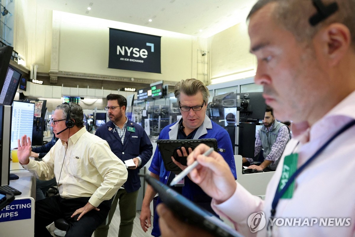 트럼프發 미중 무역전쟁 재점화…하루 만에 기술주 1천100조 증발