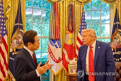 관세협상 美 선불요구 ‘부당’ 여론 80%…TK·호남 ‘의견일치'[리얼미터]