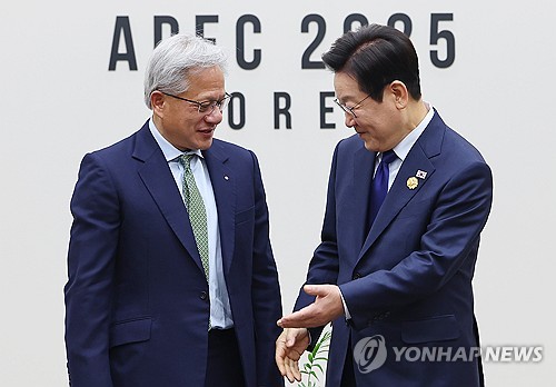 李대통령 “엔비디아 투자 전폭지원”…젠슨황 “韓 가능성 무한대”(종합)