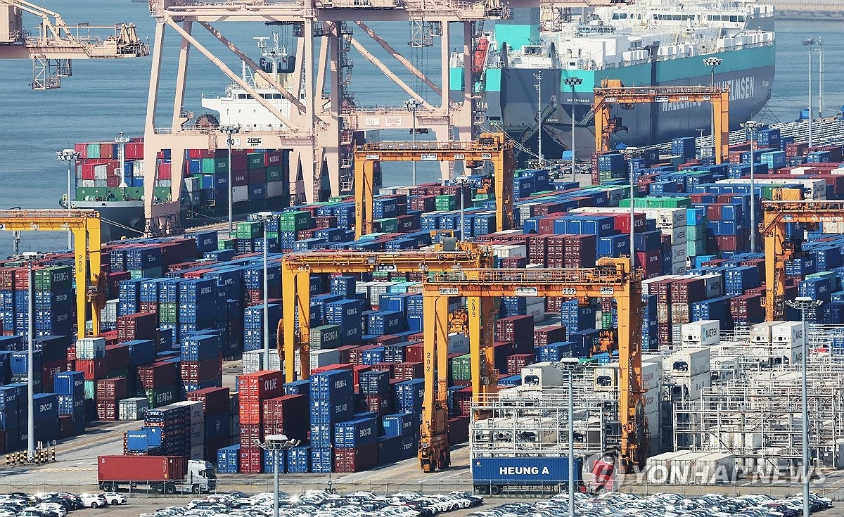 반도체 수출에 웃은 대기업…中企는 여전히 ‘갸웃’