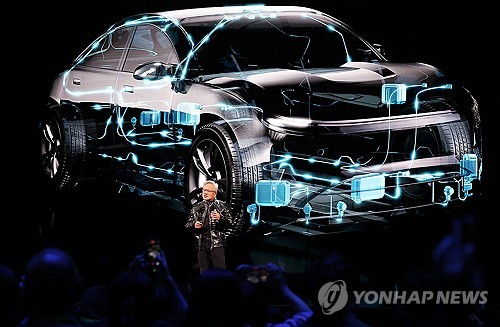 [CES 2026] 젠슨황 “알파마요, 테슬라와 생태계 달라…곧 무개입 자율주행”