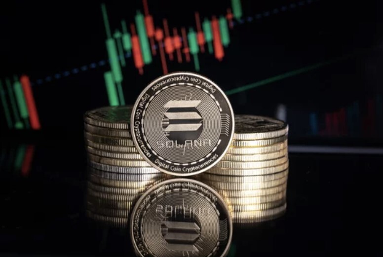 Solana Plunges 32% in a Month—Will AI’s March 1 Rebound Prediction Come True?