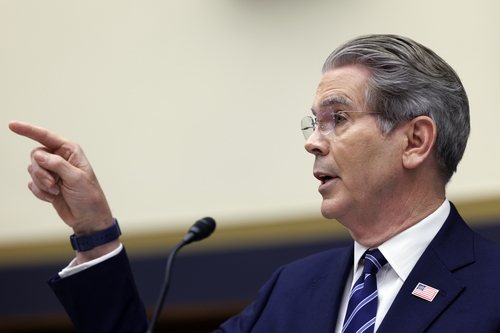 미 재무장관 “연준, 국민 신뢰 잃었다” 직격(종합)