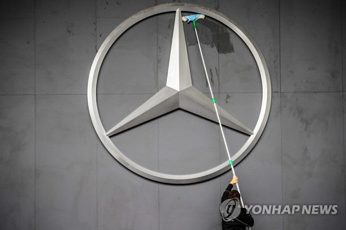 벤츠 작년 순이익 반토막…”관세비용 1조7천억”