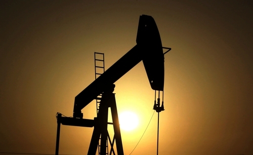 Bitcoin Falls 2% as Oil Prices Surge 19%, Nikkei Futures Also Tumble 3%