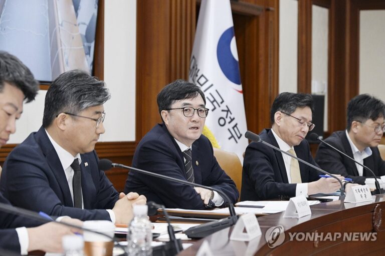 정부, 국채 발행 최소화하고 추경안 가속화 중