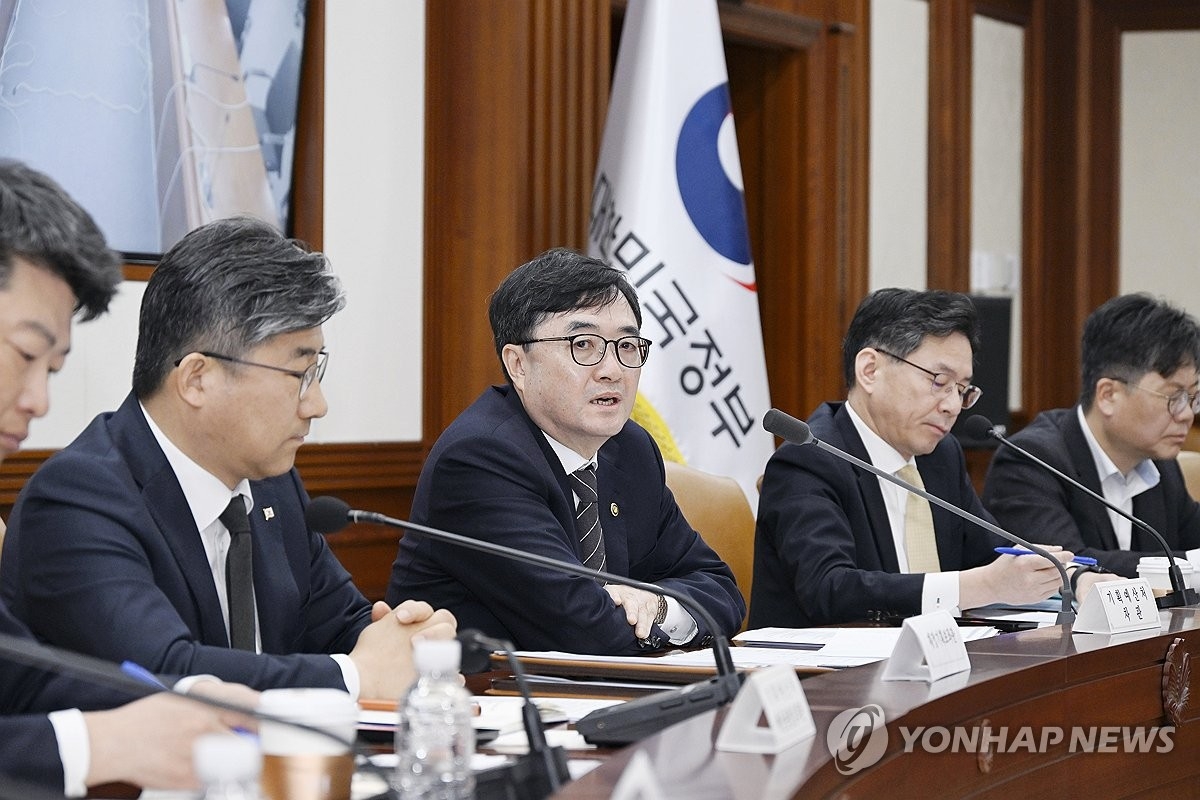 정부, 국채 발행 최소화하고 추경안 가속화 중