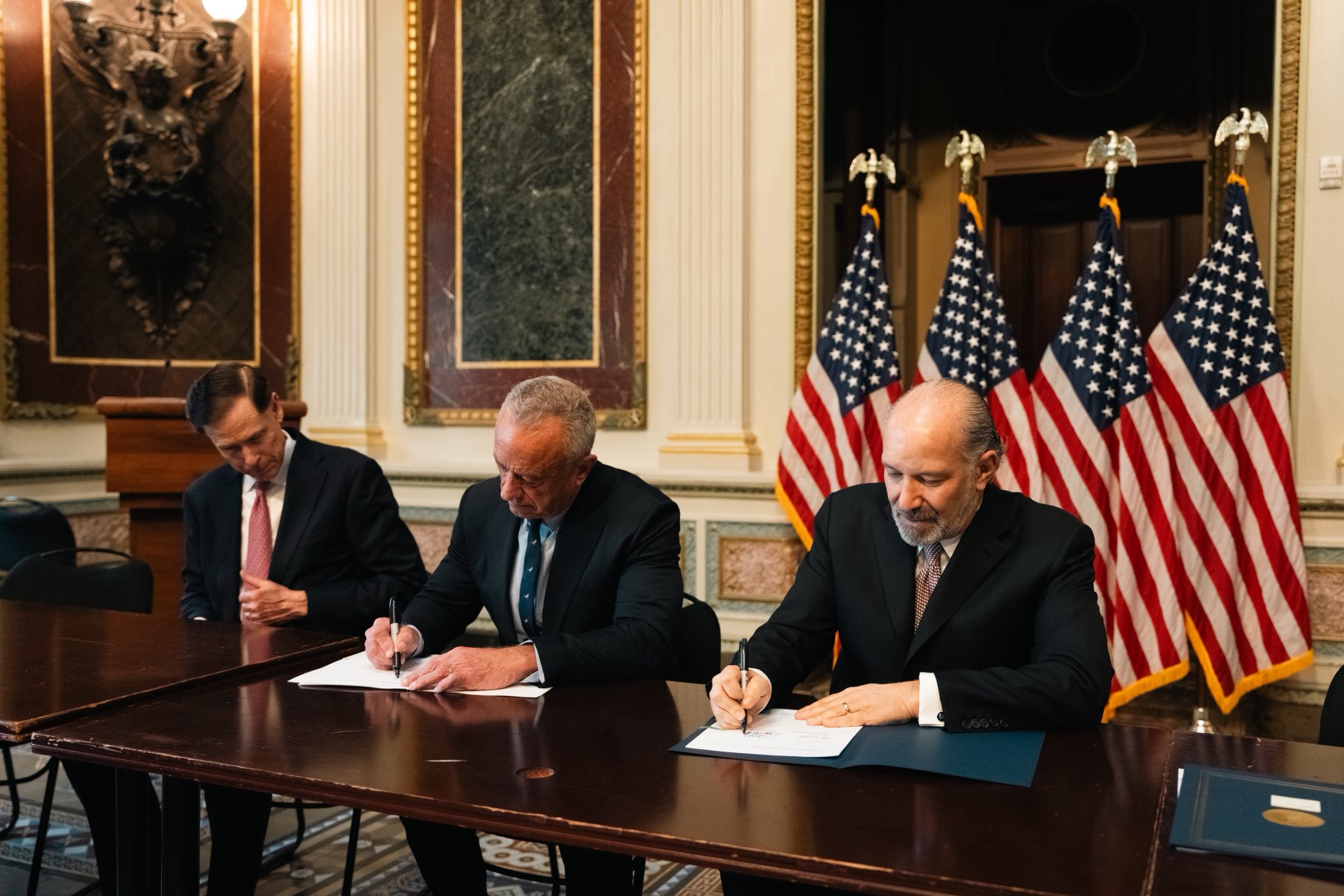 캔터 피츠제럴드, 테더에 6억 달러 투자…루트닉 장관 이해충돌 논란