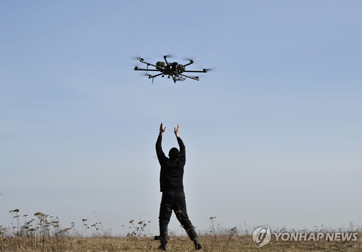 우크라이나, 흑해로 전선 확대… 러시아 유조선 겨냥 드론 공격 강화