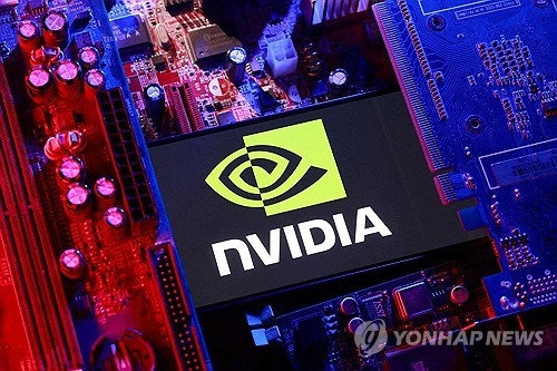 엔비디아, 나흘 만에 시가총액 1위 복귀…애플, 7%대 폭락